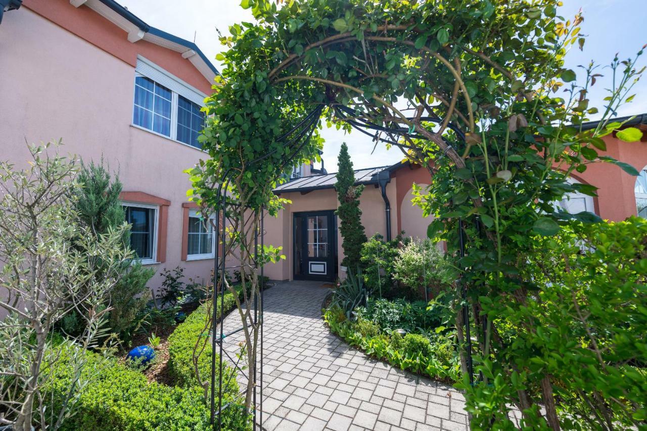 Sekt & Wein - Walter Klein Apartman Illmic Kültér fotó